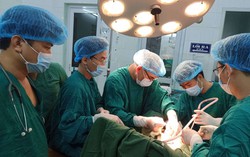 Đang ly thân, chồng dùng dao đâm thấu ngực vợ 
