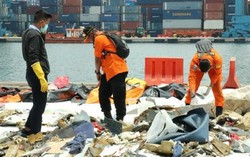 Rơi máy bay tại Indonesia: Hộp đen vẫn trong tình trạng nguyên vẹn