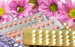 Phản ứng phụ đáng sợ khi dùng thuốc tránh thai trị mụn trứng cá