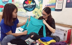 Các tình nguyện viên 'làm đẹp' đồ cho Ngày hội Mottainai 2018