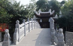 Kỳ thú ngôi đền Cẩu Nhi trên đảo nhỏ ở hồ Trúc Bạch