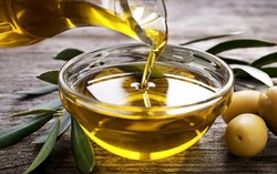 9 lý do phụ nữ nên có một chai dầu ô liu trong nhà