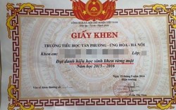 Trường học thu lại giấy khen 'từng mặt'