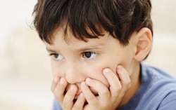 Con hụt hẫng vì liên tục phải chuyển trường khi bố mẹ ly hôn