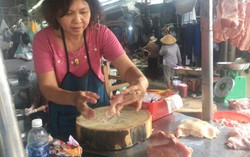 Người tiêu dùng TPHCM dè chừng với thịt heo