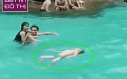 Bé 10 tuổi cảm nắng lúc đang bơi cùng hàng trăm người mà không ai biết