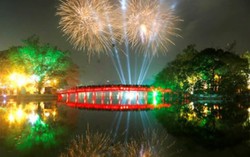 Hà Nội bắn pháo hoa tại 30 điểm chào đón Tết Nguyên đán 2018