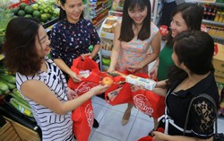 Chị em Sài thành hồi hộp chờ rinh "túi thần" fresh bag từ sáng sớm