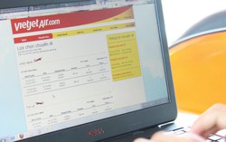Đúng Giao thừa, lên mạng 'săn' vé máy bay siêu off