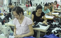 Lao động nữ đang mang thai nghỉ việc có phải báo trước không?