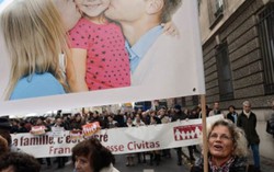 Hàng chục nghìn người phản đối hôn nhân đồng giới