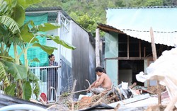 Di dời dân vùng bị lở núi đến nơi an toàn trước bão số 9 đổ bộ