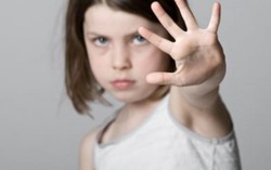 6 việc cần làm ngay nếu con có dấu hiệu bị xâm hại tình dục