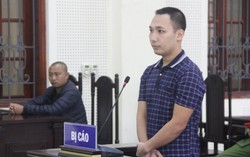 Nghẹn lòng hình ảnh người mẹ già tại phiên tòa nghe luận tội con trai