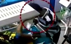 Nhân viên y tế vặn gãy chân bé sơ sinh vì khóc nhiều