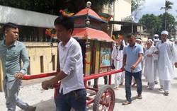 Vụ tai nạn ô tô khiến 13 người chết: Cách vài chục mét có 1 đám tang