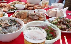 Nghệ An: Sau khi ăn cỗ cưới, 8 người nhập viện