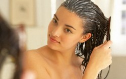 Nếu không muốn gánh hậu quả, bạn không nên gội đầu những giờ này