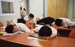 Quan điểm của học sinh lớp 9 'học thêm quá nhiều chỉ dốt đi'