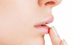 3 bước khắc phục làn môi khô nẻ