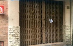Chồng khóa cửa đốt vợ cùng con 4 tháng tuổi