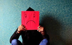 Nỗi ấm ức lớn dần trong người đàn ông chấp nhận để vợ 'đi kiếm con'