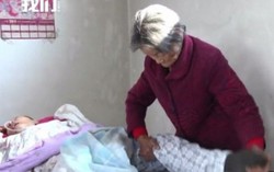 Sức mạnh của tình mẫu tử thức tỉnh người đàn ông hôn mê hơn 1 thập kỷ