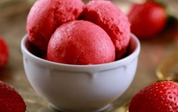 Làm 5 loại kem sữa chua hoa quả mát lạnh không cần máy