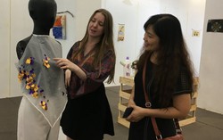 Nữ nghệ sĩ Australia và ‘Nghệ thuật được làm từ rác thải’