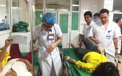 Nghệ An: Xe lật xuống ruộng, hàng chục nữ công nhân nhập viện cấp cứu