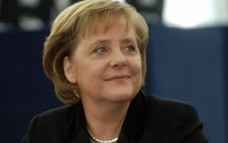 Thủ tướng Merkel chiến thắng áp đảo khi tranh luận trên truyền hình