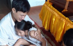 Cô giáo tử nạn khi đi coi thi: Xót thương 2 đứa trẻ ngơ ngác bên linh cữu mẹ