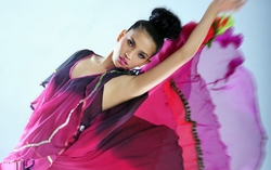 Á hậu Trương Thị May song hành giữa Đời và Đạo
