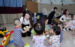 Ban tổ chức Festival cầu Long Biên cùng các nghệ sĩ làm từ thiện