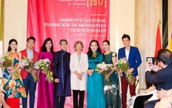 Ngọc Thanh Tâm, Hồng Ánh đón khách Tây xem “Đảo của dân ngụ cư"