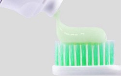 Kem đánh răng trà xanh Select bị thu hồi toàn quốc