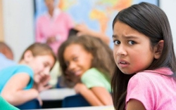 Con bị bạn bè xa lánh