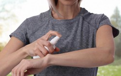 Chế ‘thuốc’ xịt muỗi tự nhiên an toàn, không tốn kém
