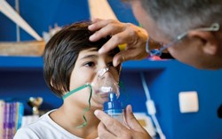 Y Dược TP.HCM khám, điều trị hen miễn phí cho trẻ em nghèo