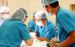 Phẫu thuật phình đại tràng bẩm sinh cho bé 2 tháng tuổi 