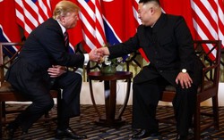 Tổng thống Donald Trump đến điểm hẹn trước Chủ tịch Kim Jong-un 4 phút