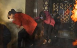 Xem 2 video sau để thoát hiểm khi cháy quán karaoke, chung cư