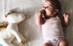 Lợi ích đáng kinh ngạc khi trẻ mút tay