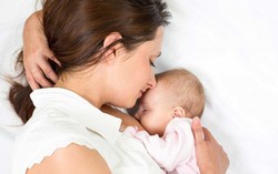 'Giải cứu' trẻ sơ sinh sặc sữa