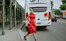 Siêu mẫu Minh Tú thanh lịch trên đường phố Australia