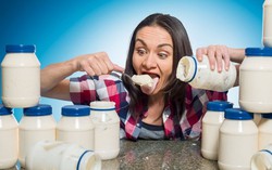 Cô giáo dạy Toán lập kỷ lục Guinness khi xơi hết 2,5kg mayonnaise trong 3 phút