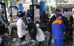 Từ chiều nay, giá xăng giảm hơn 200đ mỗi lít