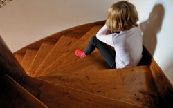 Mẹ hối hận khi gửi con về quê nhờ dì chăm hộ