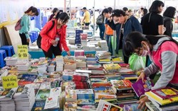 Mở kho sách, tri ân cộng đồng dịp Giáng sinh
