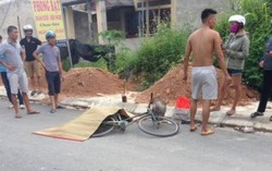 Cụ bà tử vong bên chiếc xe đạp giữa đường